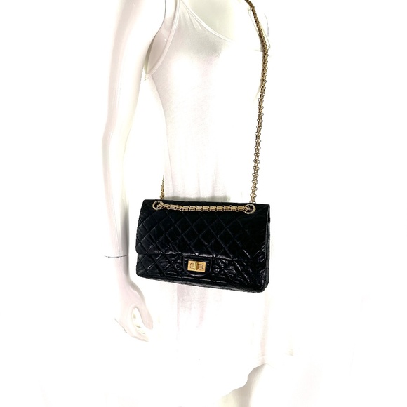 Authentic CHANEL Black 225 2005 Reissue 2.55 Leather Crossbody Bag - Picture 2 of 14